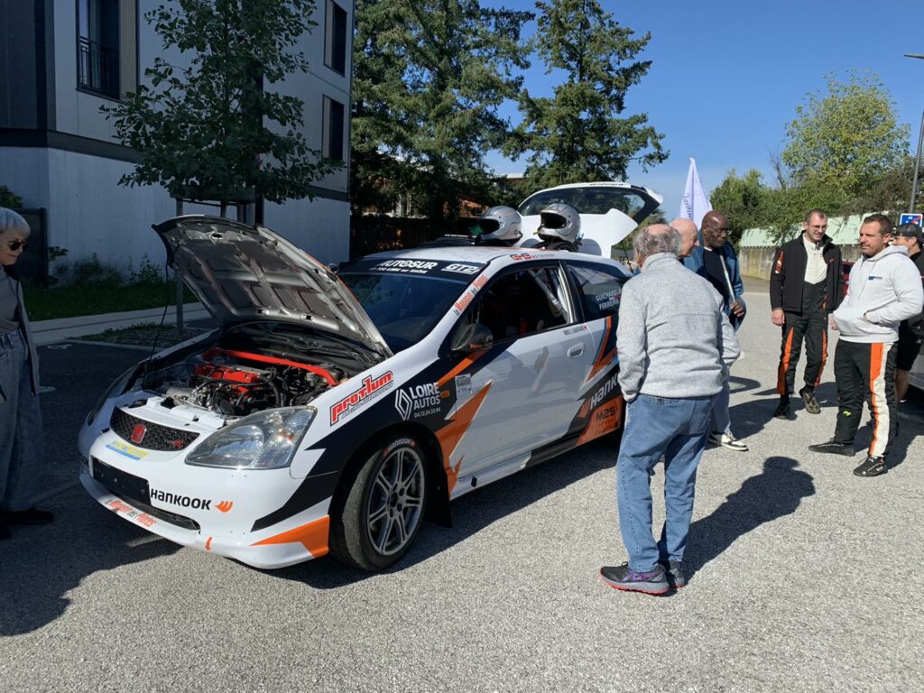 EHPAD Chassieu - 2024 - Voiture de rallye passe chez nous !