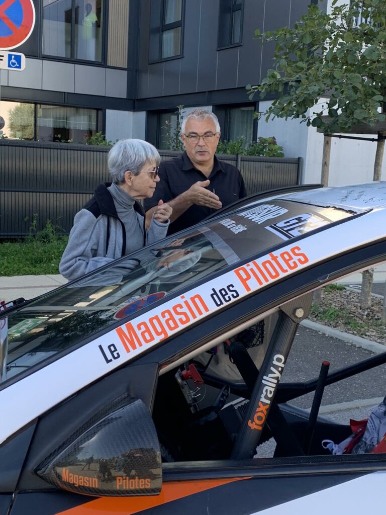 EHPAD Chassieu - 2024 - Voiture de rallye passe chez nous !