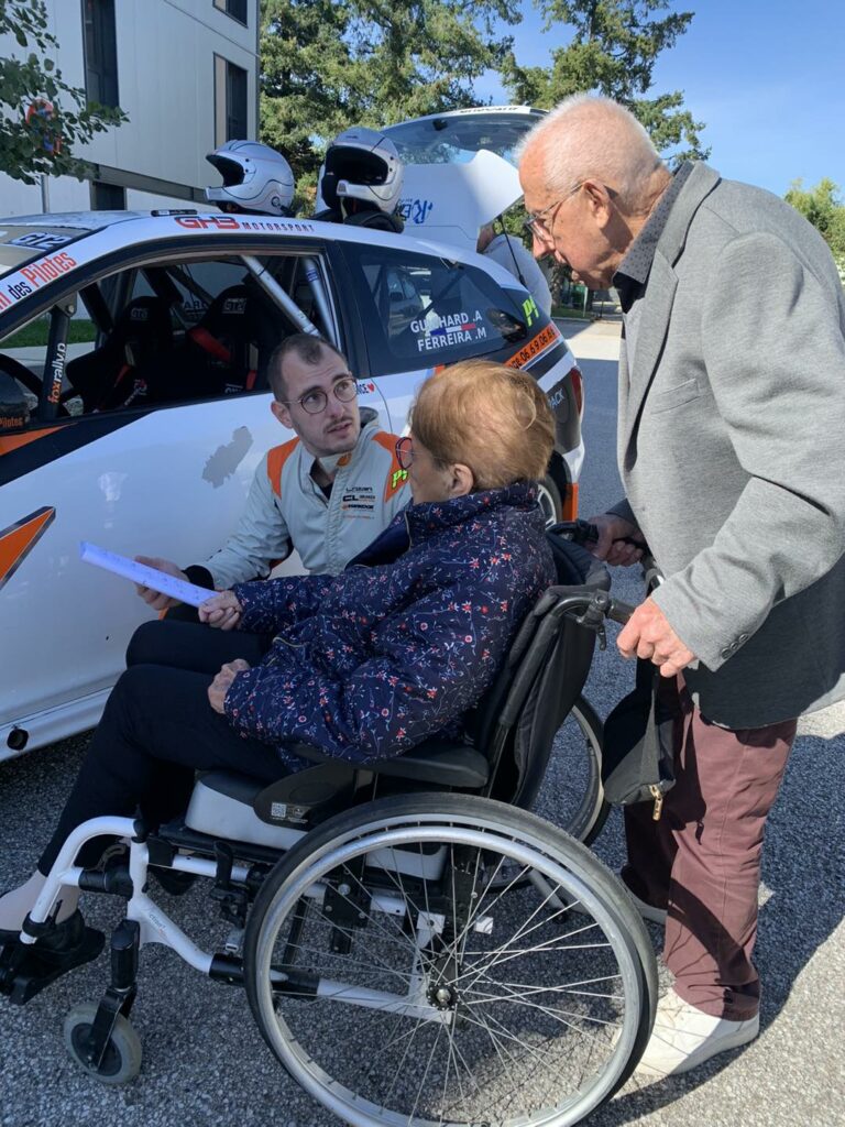 EHPAD Chassieu - 2024 - Voiture de rallye passe chez nous !